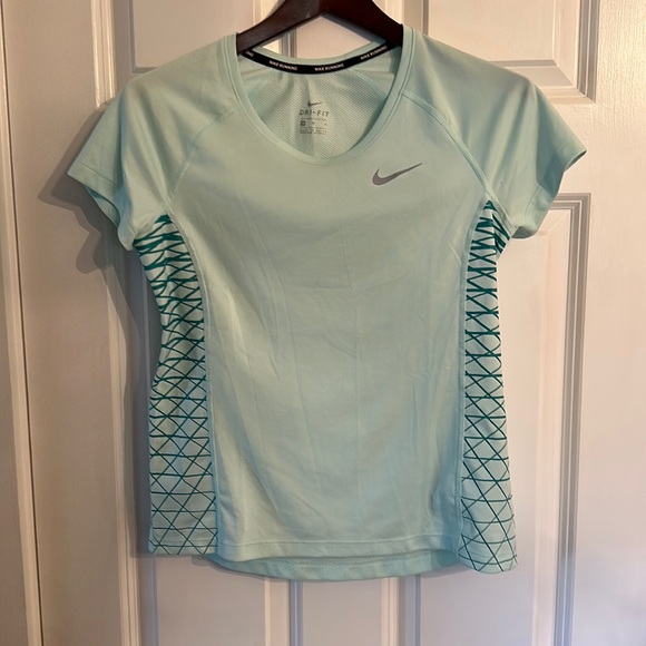 Nike Dri Fit Womans Short Sleeve Top mint green color Size M - Picture 1 of 9